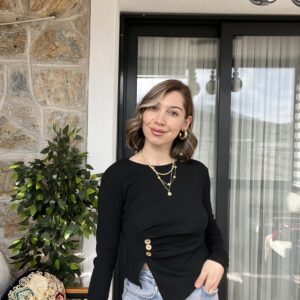 Bisiklet Yaka Düğme Detaylı Bluz